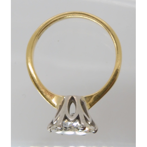 831 - AN 18CT GOLD DIAMOND SOLITAIRE RING