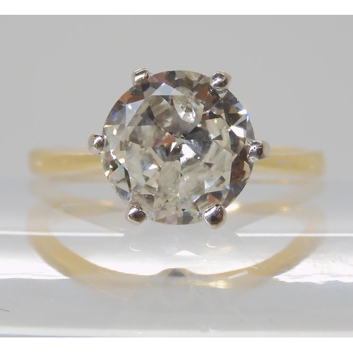 831 - AN 18CT GOLD DIAMOND SOLITAIRE RING