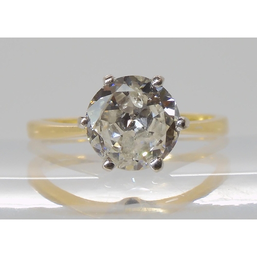 831 - AN 18CT GOLD DIAMOND SOLITAIRE RING