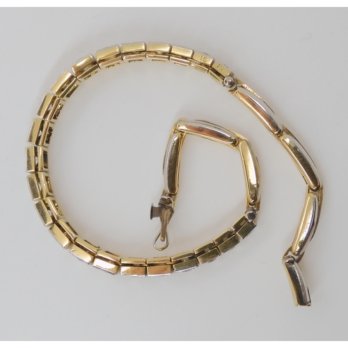 835 - AN ART DECO LINE BRACELET