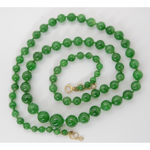 836 - A STRING OF CHINESE GREEN HARDSTONE BEADS