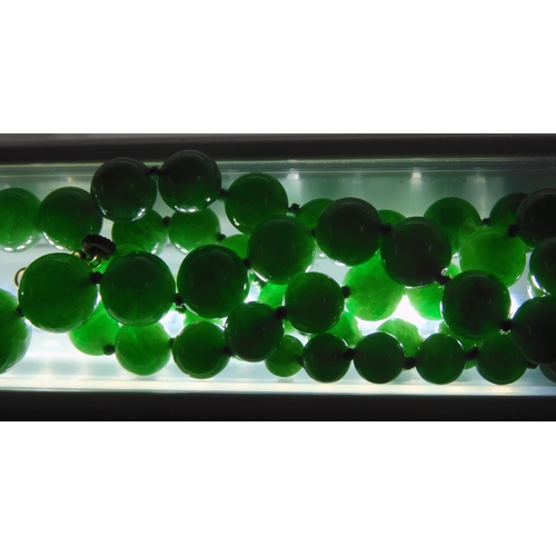 836 - A STRING OF CHINESE GREEN HARDSTONE BEADS