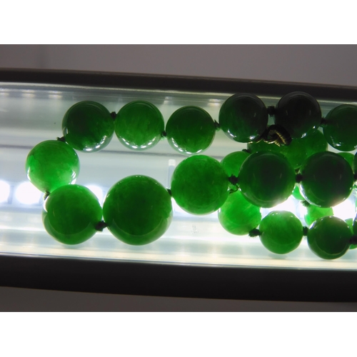 836 - A STRING OF CHINESE GREEN HARDSTONE BEADS