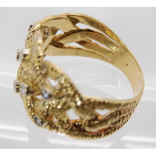 838 - AN 18CT GOLD DIAMOND SET KNOTWORK RING