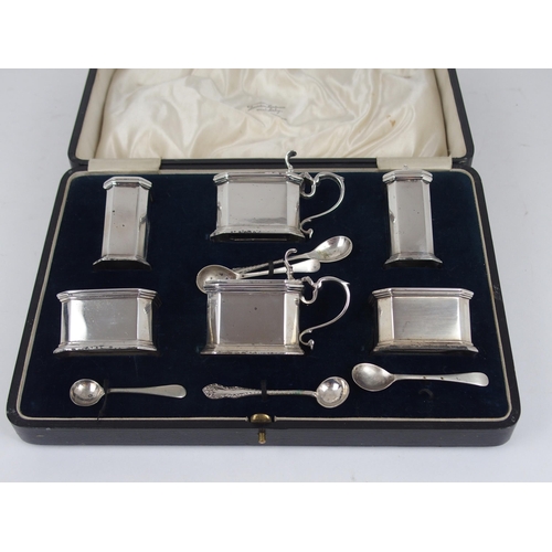 912 - A CASED ART DECO SILVER SIX PIECE CONDIMENT SET