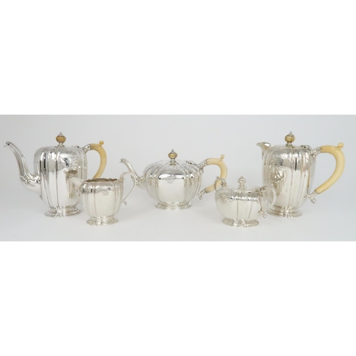 916 - A FIVE PIECE SILVER TEA & COFFEE SERVICE