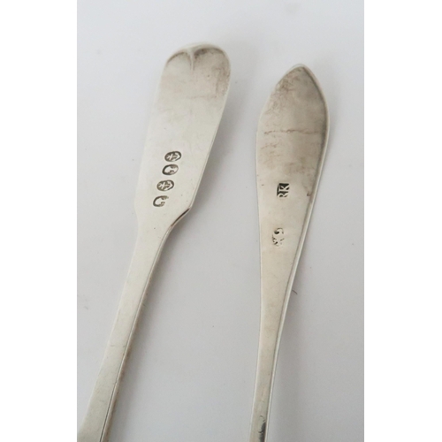 918 - A PAIR OF SCOTTISH PROVINCIAL SILVER TEASPOONS