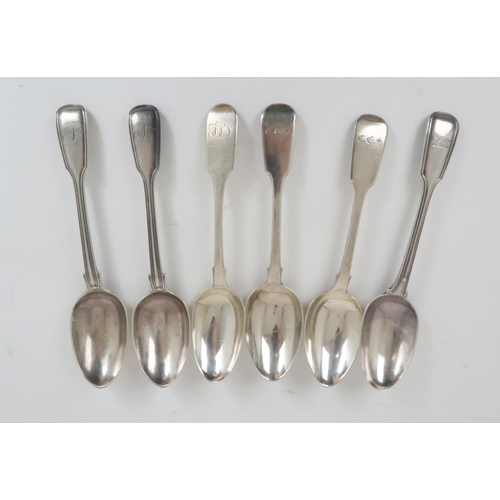 922 - A MIXED LOT OF SILVER DESSERT SPOONS