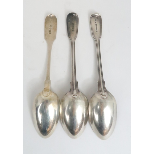 922 - A MIXED LOT OF SILVER DESSERT SPOONS