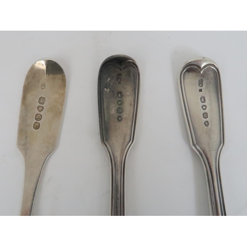 922 - A MIXED LOT OF SILVER DESSERT SPOONS