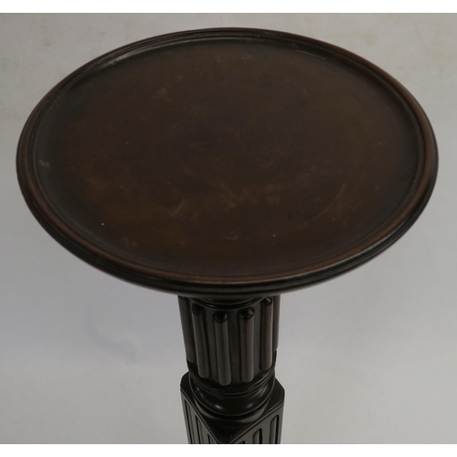 70 - AN EARLY 20TH CENTURY WALNUT TUSCAN COLUMN PEDESTAL