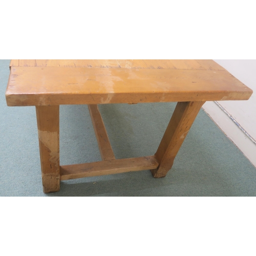 128A - A LARGE OAK EXTENDING DINING TABLE