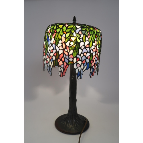 241 - A LEADED AND STAINED GLASS TABLE LAMP