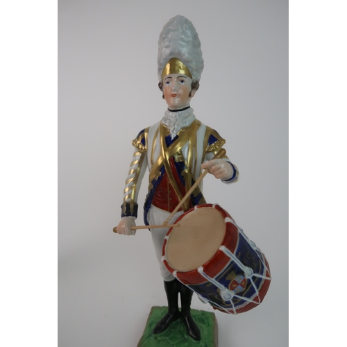 280 - A DRESDEN FIGURE OF A DRUMMER OF THE THIRD GUARDS