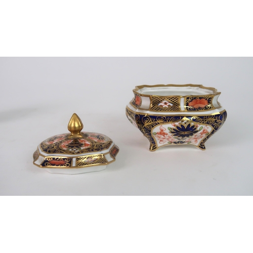 290 - A COLLECTION OF ROYAL CROWN DERBY PIECES