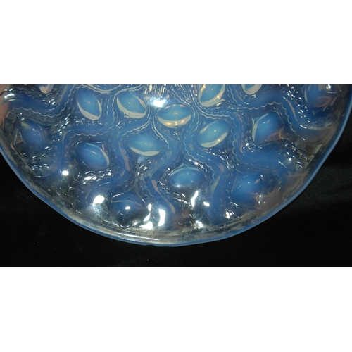 330 - LALIQUE BULBES PATTERN PLATE