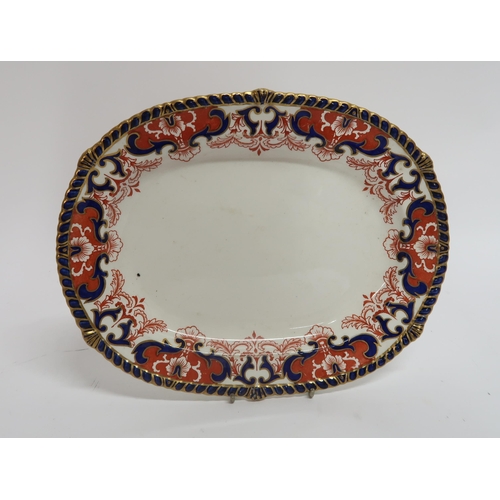 346 - A ROYAL CROWN DERBY IMARI 3973 PATTERN DINNER SERVICE