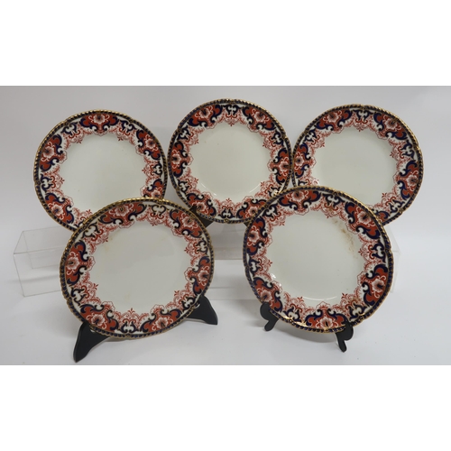 346 - A ROYAL CROWN DERBY IMARI 3973 PATTERN DINNER SERVICE