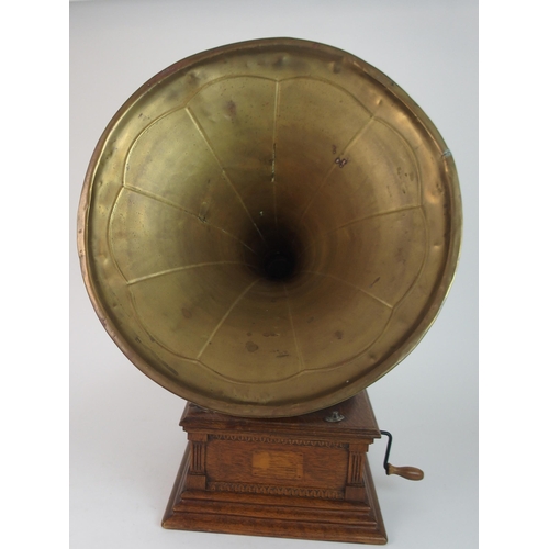 364 - A 20TH CENTURY OAK CASED GRAMOPHONE