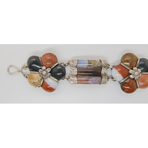 512 - A SCOTTISH AGATE BRACELET