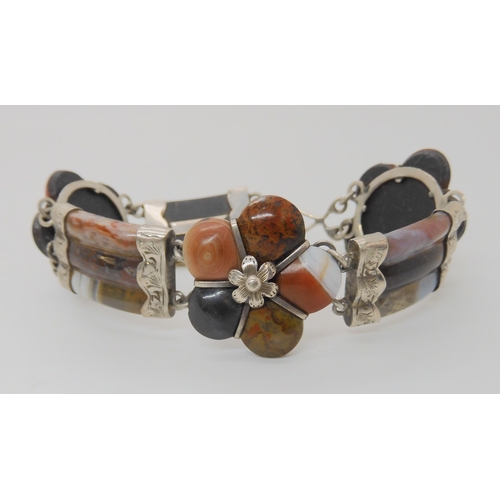 512 - A SCOTTISH AGATE BRACELET