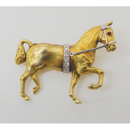 513 - A 14K YELLOW GOLD HORSE BROOCH