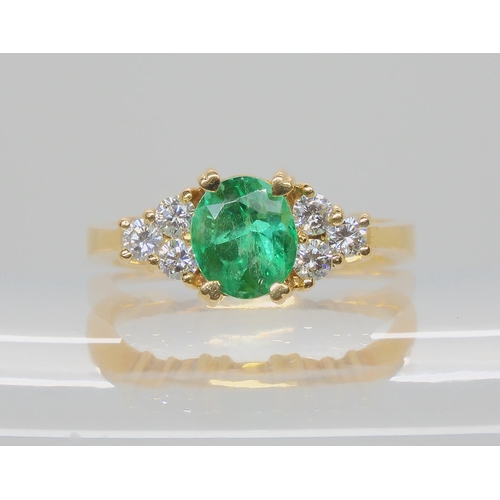 528 - AN EMERALD AND DIAMOND RING