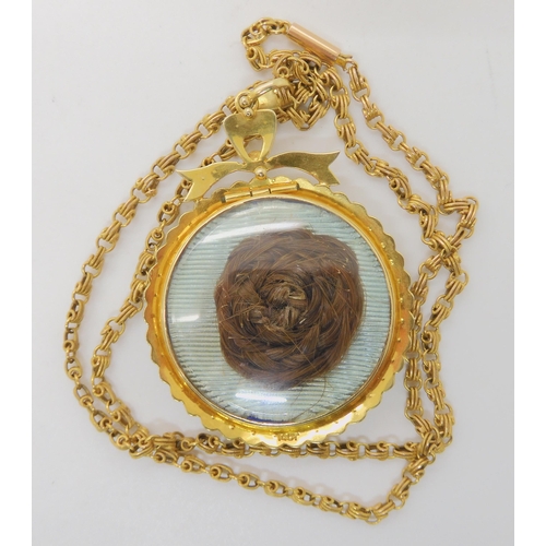 539 - A 14CT GOLD PEARL SET PORTRAIT LOCKET