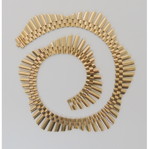 542 - A 9CT GOLD RETRO FRINGE NECKLACE