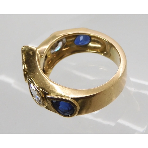 545 - AN UNUSUAL BESPOKE SAPPHIRE AND DIAMOND RING