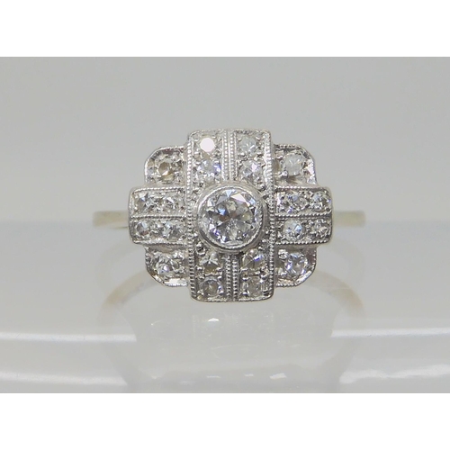 547 - A VINTAGE DIAMOND CLUSTER RING