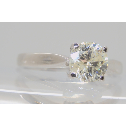 552 - AN 18CT WHITE GOLD DIAMOND SOLITAIRE RING