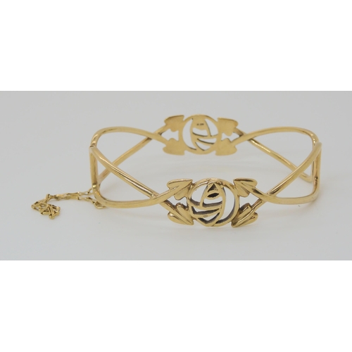 553 - A 9CT GOLD MACKINTOSH STYLE ROSE BANGLE