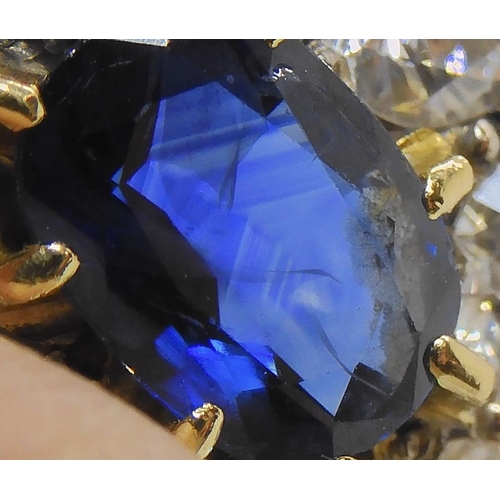 554 - A SUBSTANTIAL SAPPHIRE AND DIAMOND CLUSTER RING