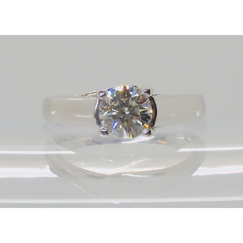 556 - AN 18CT WHITE GOLD DIAMOND SOLITAIRE RING