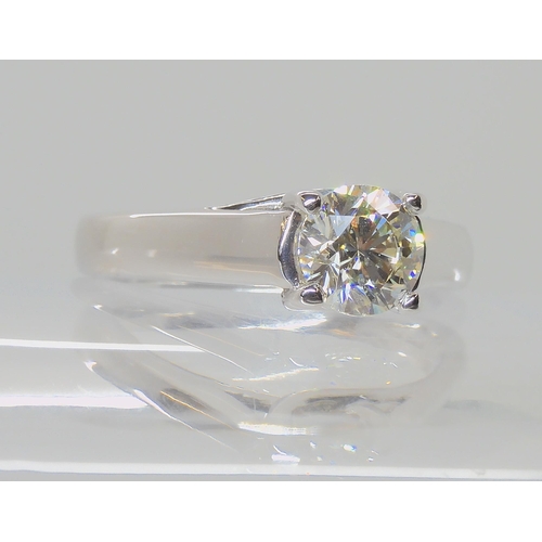 556 - AN 18CT WHITE GOLD DIAMOND SOLITAIRE RING