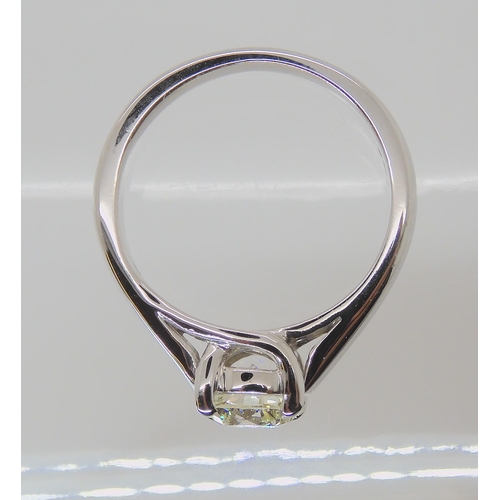 556 - AN 18CT WHITE GOLD DIAMOND SOLITAIRE RING