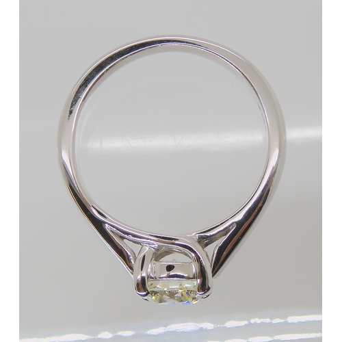 556 - AN 18CT WHITE GOLD DIAMOND SOLITAIRE RING