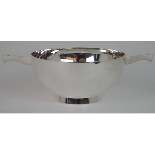 712 - A LARGE SILVER QUAICH BOWL