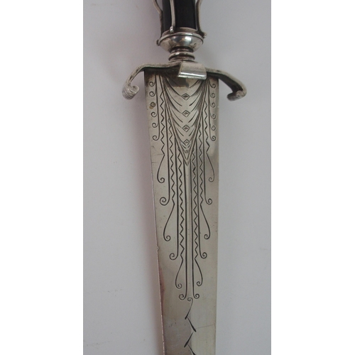 797 - A 20TH CENTURY DECORATIVE DAGGER