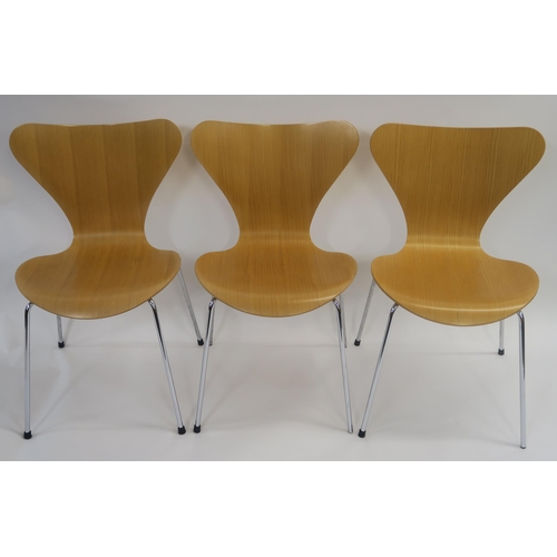 106 - A SET OF SIX ARNE JACOBSEN FOR FRITZ HANSEN SERIES 7 DINING CHAIRS