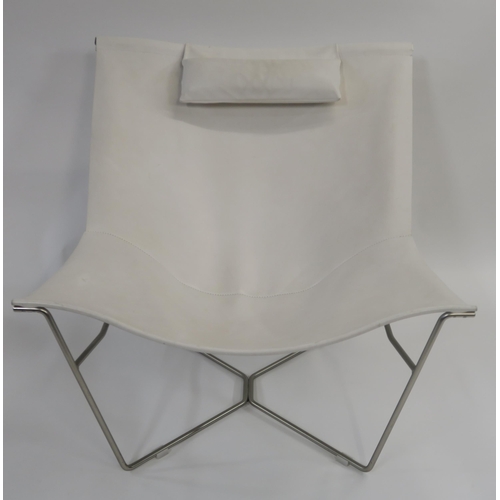 107 - A WHITE LEATHER LOUNGE CHAIR ON STEEL BASE