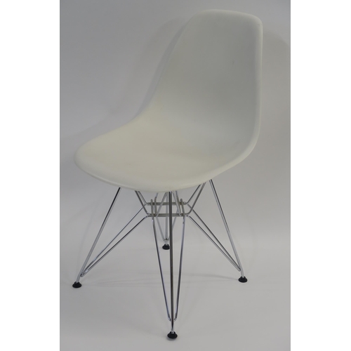 107 - A WHITE LEATHER LOUNGE CHAIR ON STEEL BASE