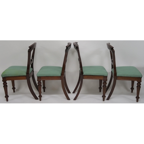 37 - A VICTORIAN MAHOGANY EXTENDING OVAL DINING TABLE
