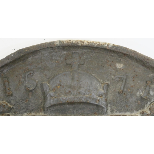 68 - A 16TH CENTURY STYLE CAST IRON FIREBACK