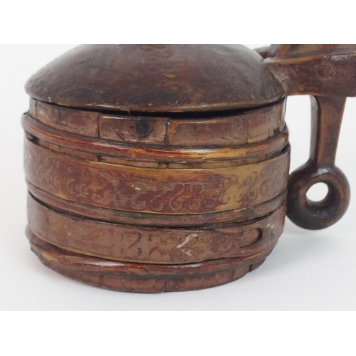 375 - AN EARLY ICELANDIC SARPUR-ASKUR WOODEN JAR AND COVER