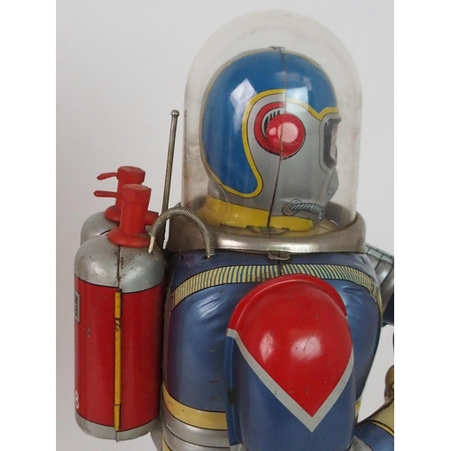 421 - A RARE DAIYA JAPANESE TINPLATE BATTERY OPERATED ASTRONAUT