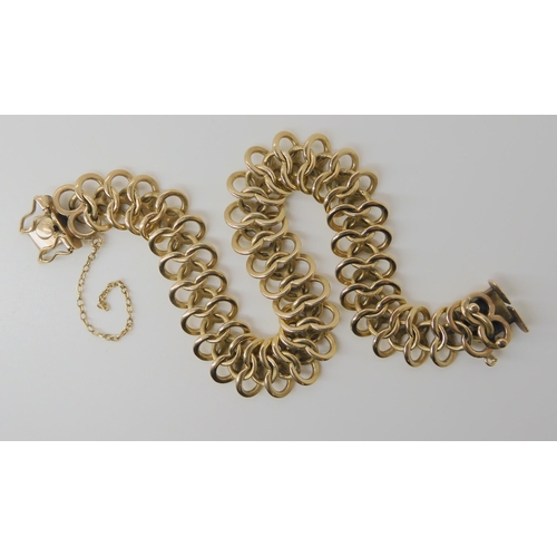 493 - A 9CT GOLD DOUBLE LINK CHAIN BRACELET