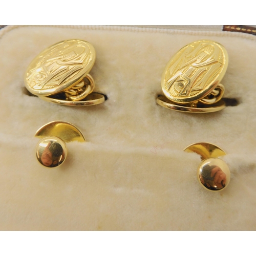 494 - A SET OF 18CT GOLD MONOGRAMMED CUFFLINKS