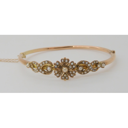 504 - A YELLOW METAL PEARL SET BANGLE